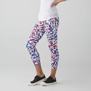 Lululemon gorgeous Capoeira confetti crop
